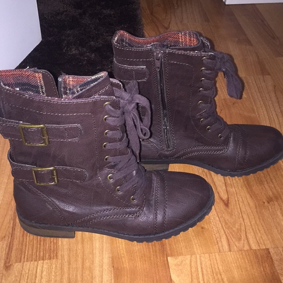 Boots - Picture 2 of 3